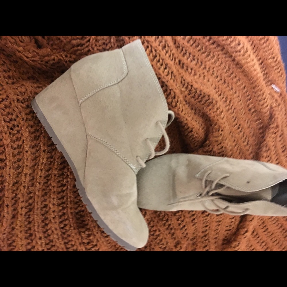 Tan Wedges great condition